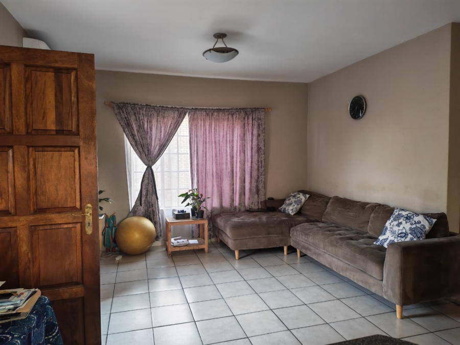 2 Bedroom Property for Sale in Waterval East North West